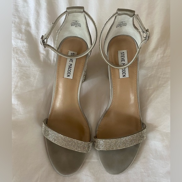 Gorgeous rhinestone heels by Steve Madden. Size 10 - Picture 3 of 8